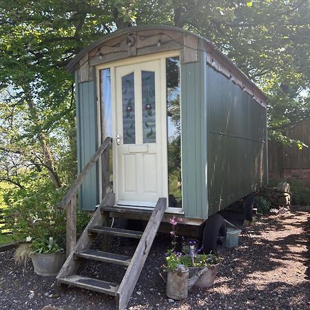 Rhodes To Serenity - Waterfall Shepherds Hut Cauldon Zewnętrze zdjęcie
